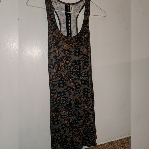 Dress Size M RVCA - Picture 2 of 3